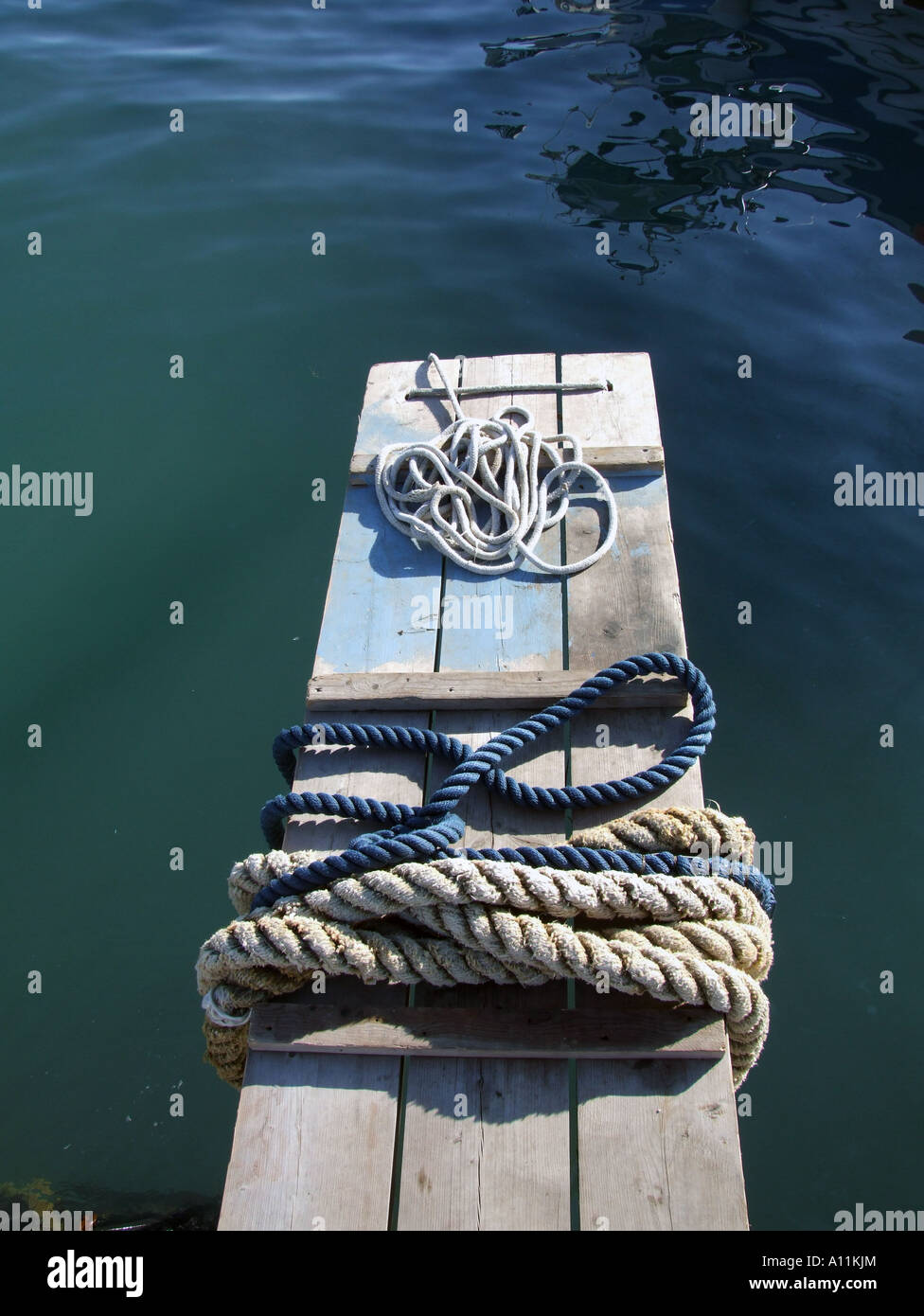 mooring ropes on small jetty by sea Stock Photo - Alamy