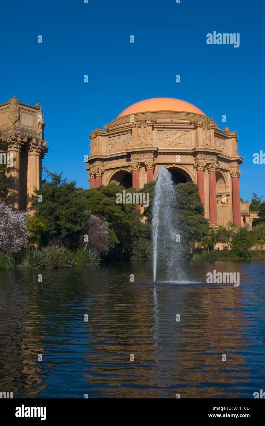 San Francisco Palace of Fine Arts with lake and fountain Stock Photo