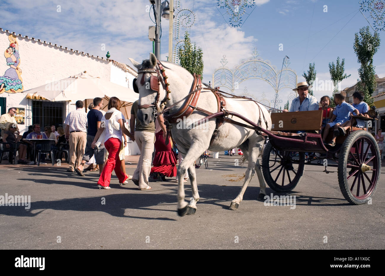 spanish-family-ride-in-pony-trap-at-the-fuengirola-feria-spain-2005-A11XGC.jpg