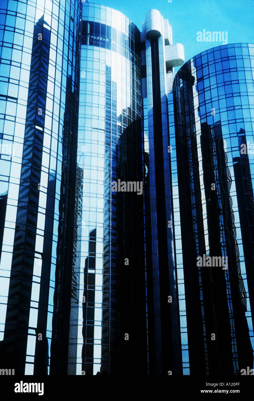 Blue glass buildings hi-res stock photography and images - Alamy