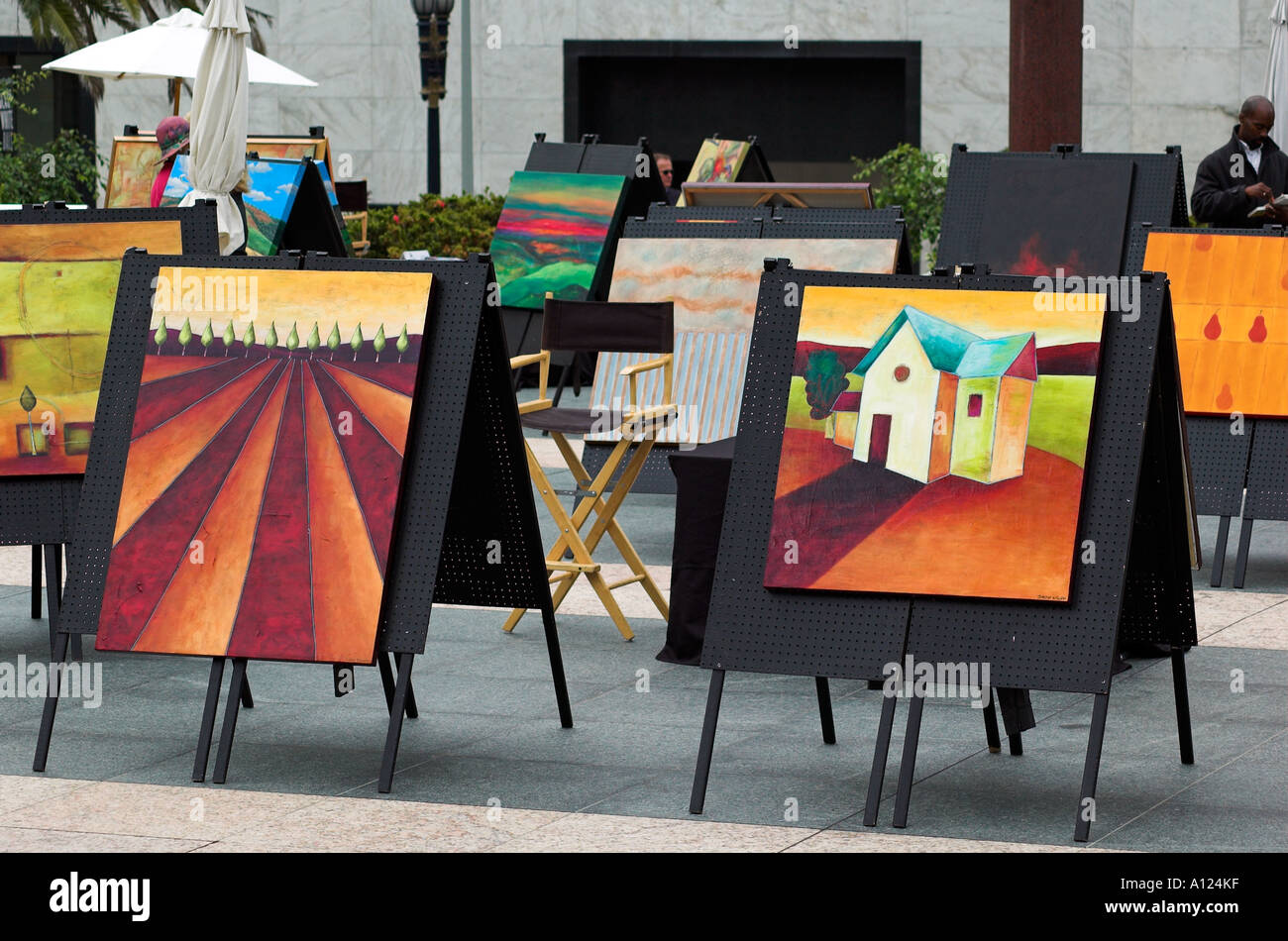 Art exhibition paintings easels hi-res stock photography and images - Alamy