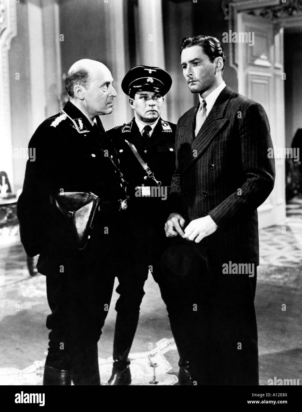 errol flynn, milton krims, on the set of the movie crossed swords, 1953  Stock Photo - Alamy