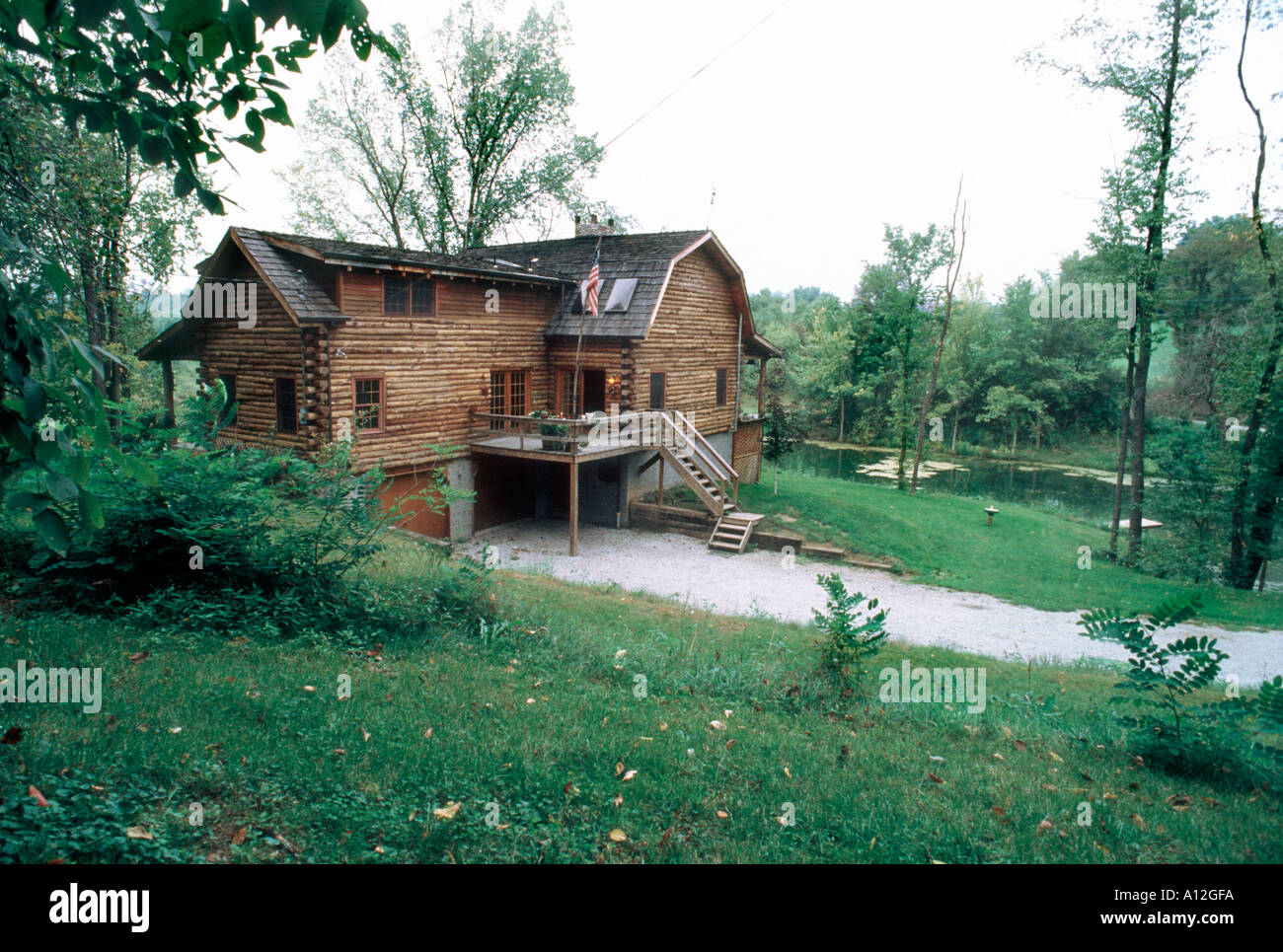 Log house exterior hi-res stock photography and images - Alamy