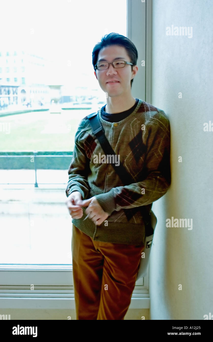 Young asian traveler man hi-res stock photography and images - Alamy
