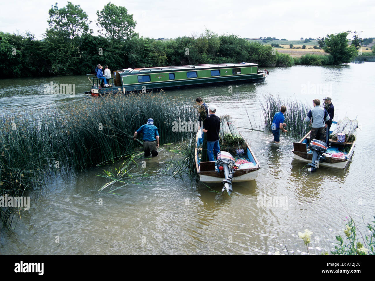 River Rushes Uk Outboard Motor Cover High Resolution Stock Photography and Images - Alamy