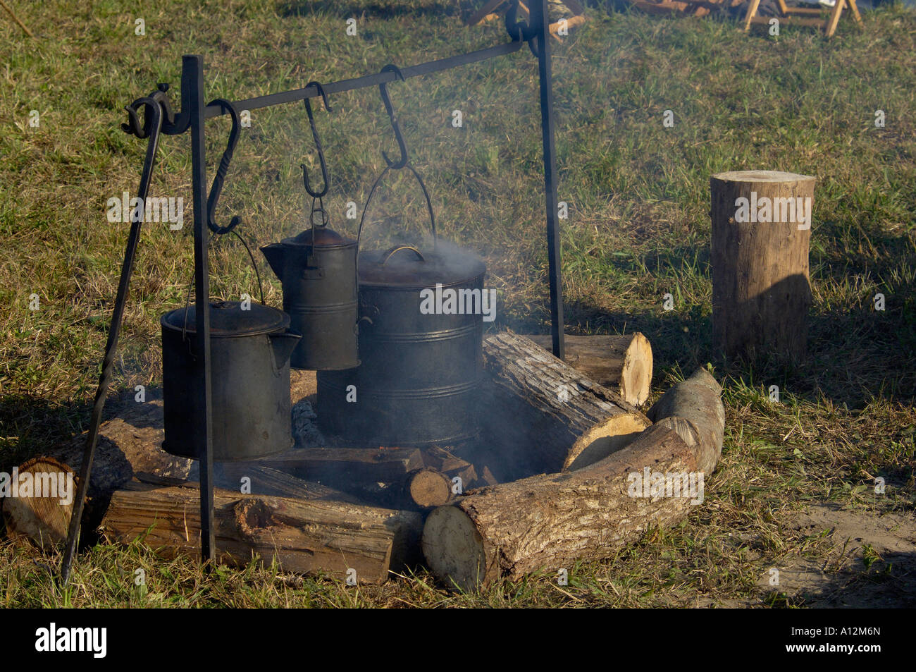 Colonial cooking pot hi-res stock photography and images - Alamy