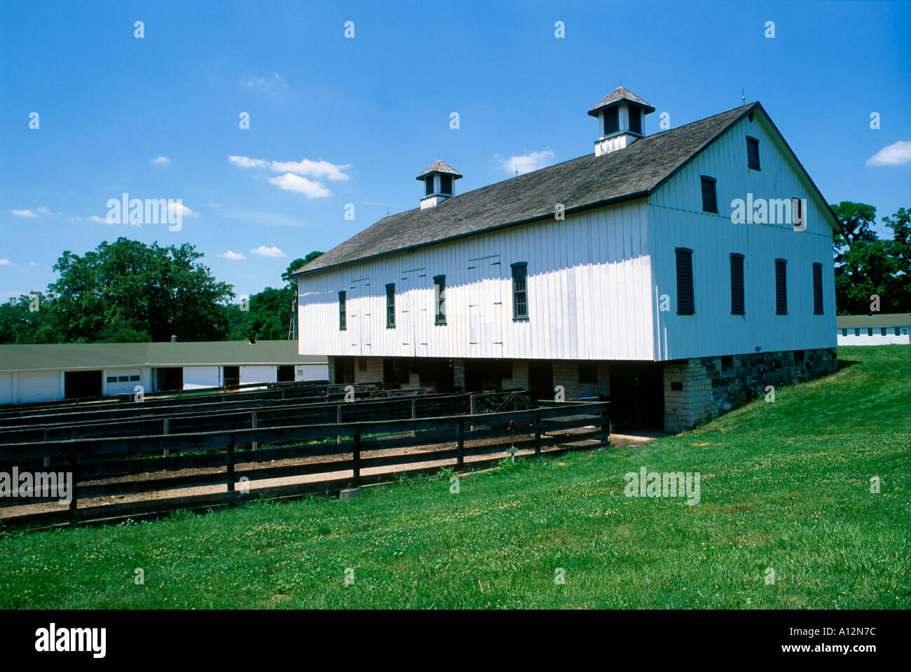 old bank barn Stock Photo Alamy