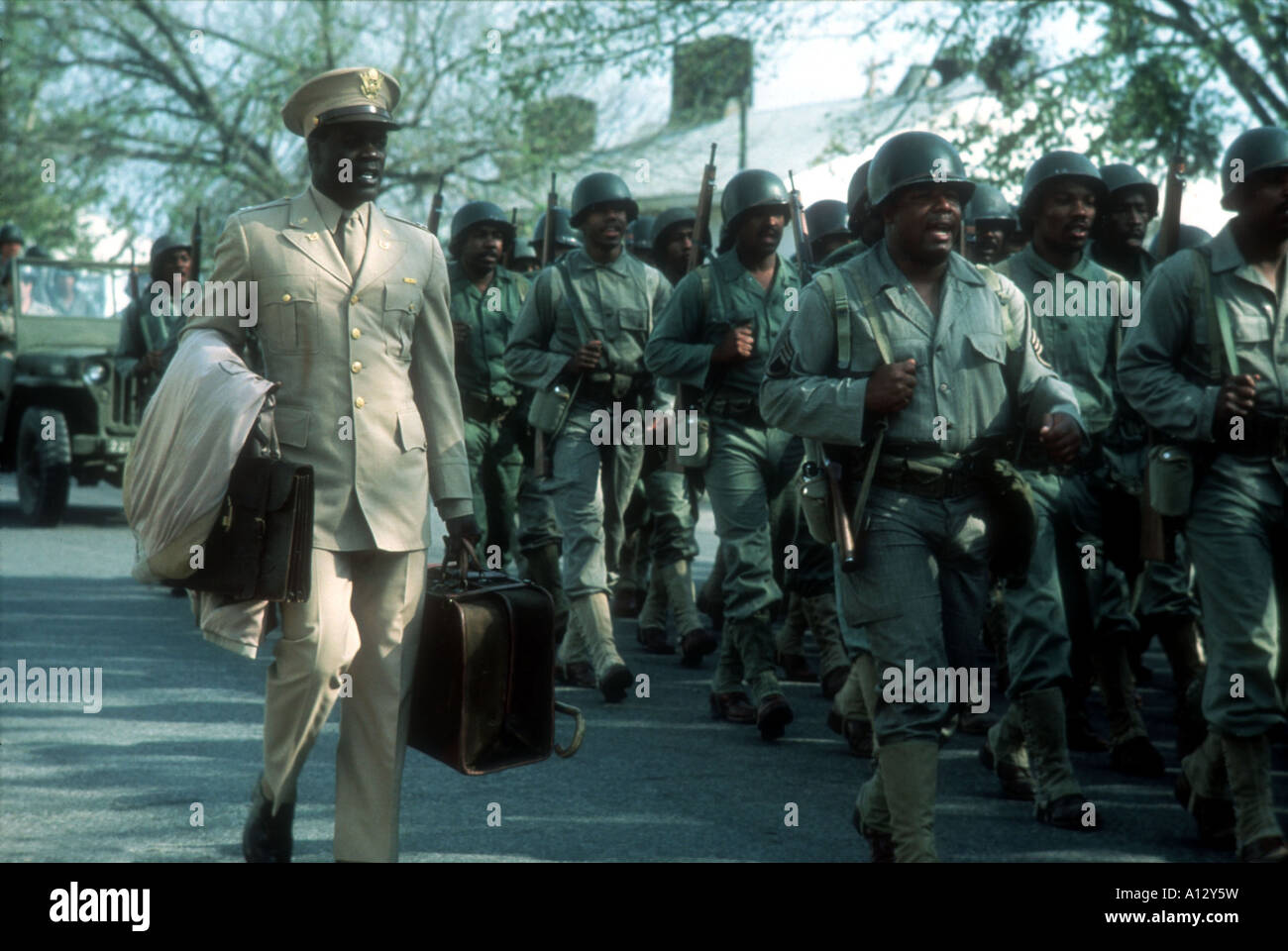 A soldier's story 1984. Темнокожие во второй мировой. Армейская история 1984. История солдата фильм 1984. A soldier's story.