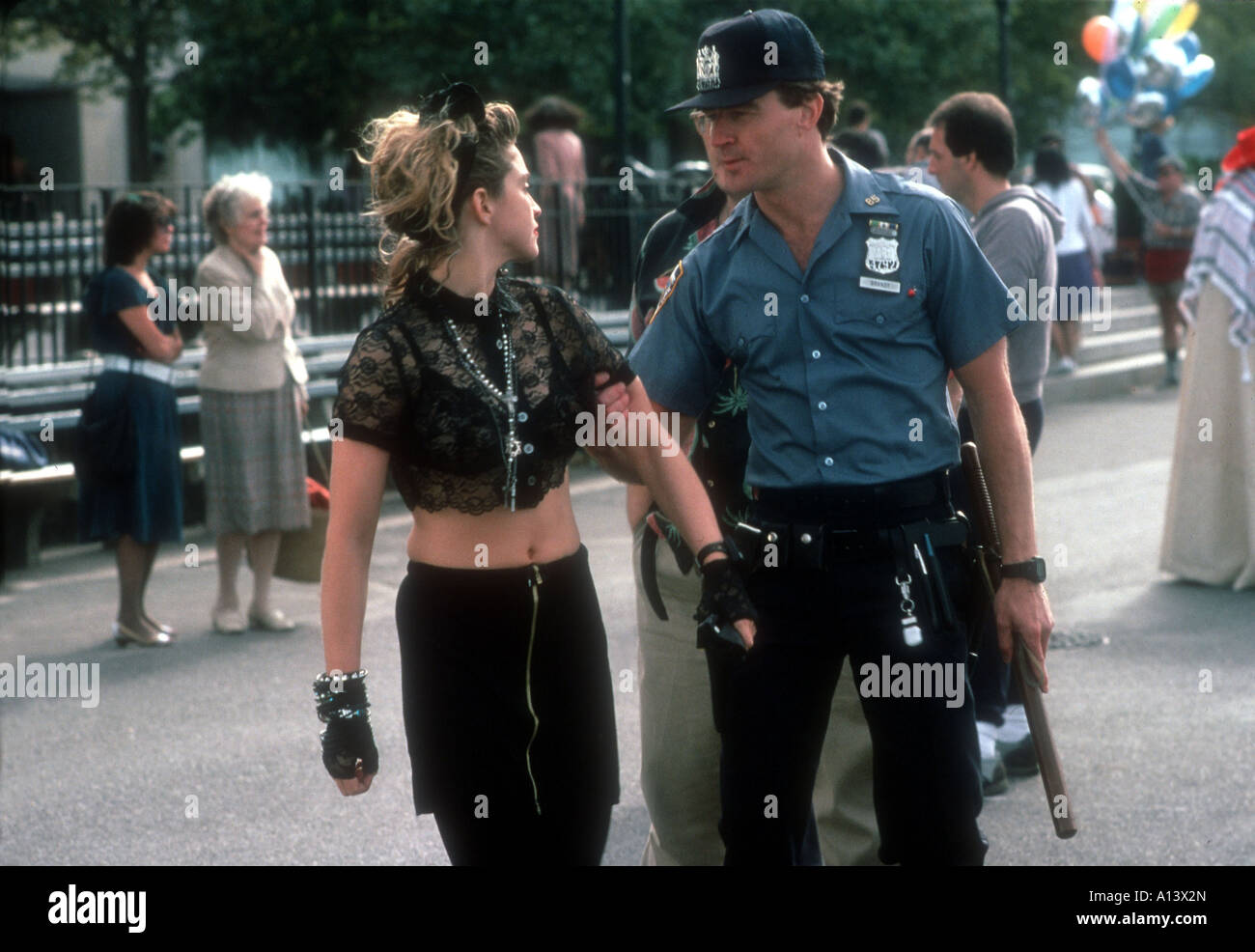 В отчаянных поисках сьюзен. Rosanna arquette 1985. Мадонна отчаянно ищу сьюзан. Desperately seeking susan 1985. Ищу сьюзен.