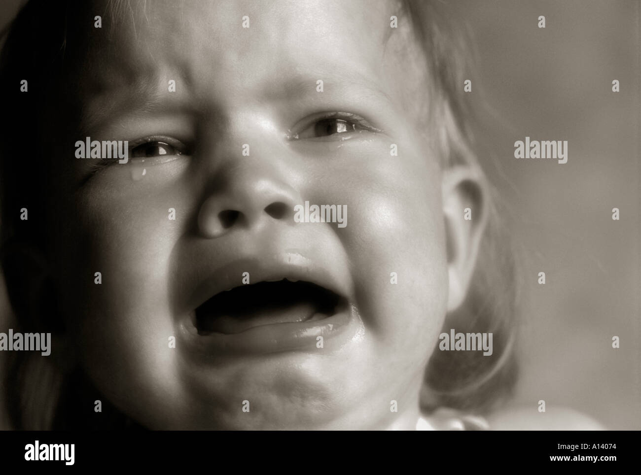close up studio portrait of a baby crying gros plan d'un enfant en pleurs Stock Photo