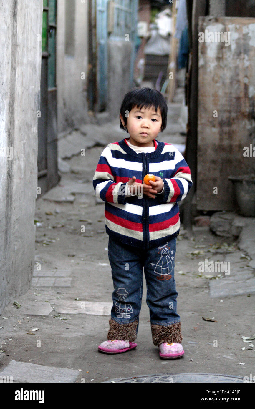 A little girl in a hutong alley in Beijing, China Stock Photo
