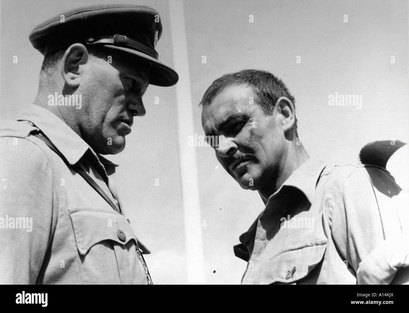 La colline des hommes perdus The hill 1964 Sidney Lumet Sean Connery Harry  Andrews Stock Photo - Alamy