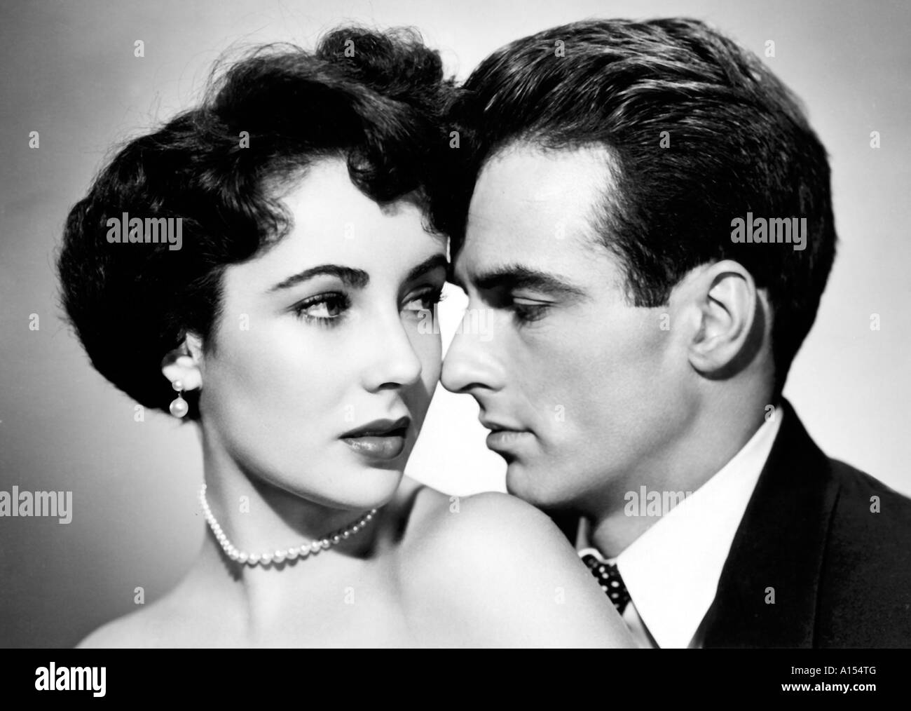 A Place In The Sun Year 1951 Director George Stevens Montgomery Clift Elizabeth Taylor Based upon Theodore Dreiser s book Stock Photo