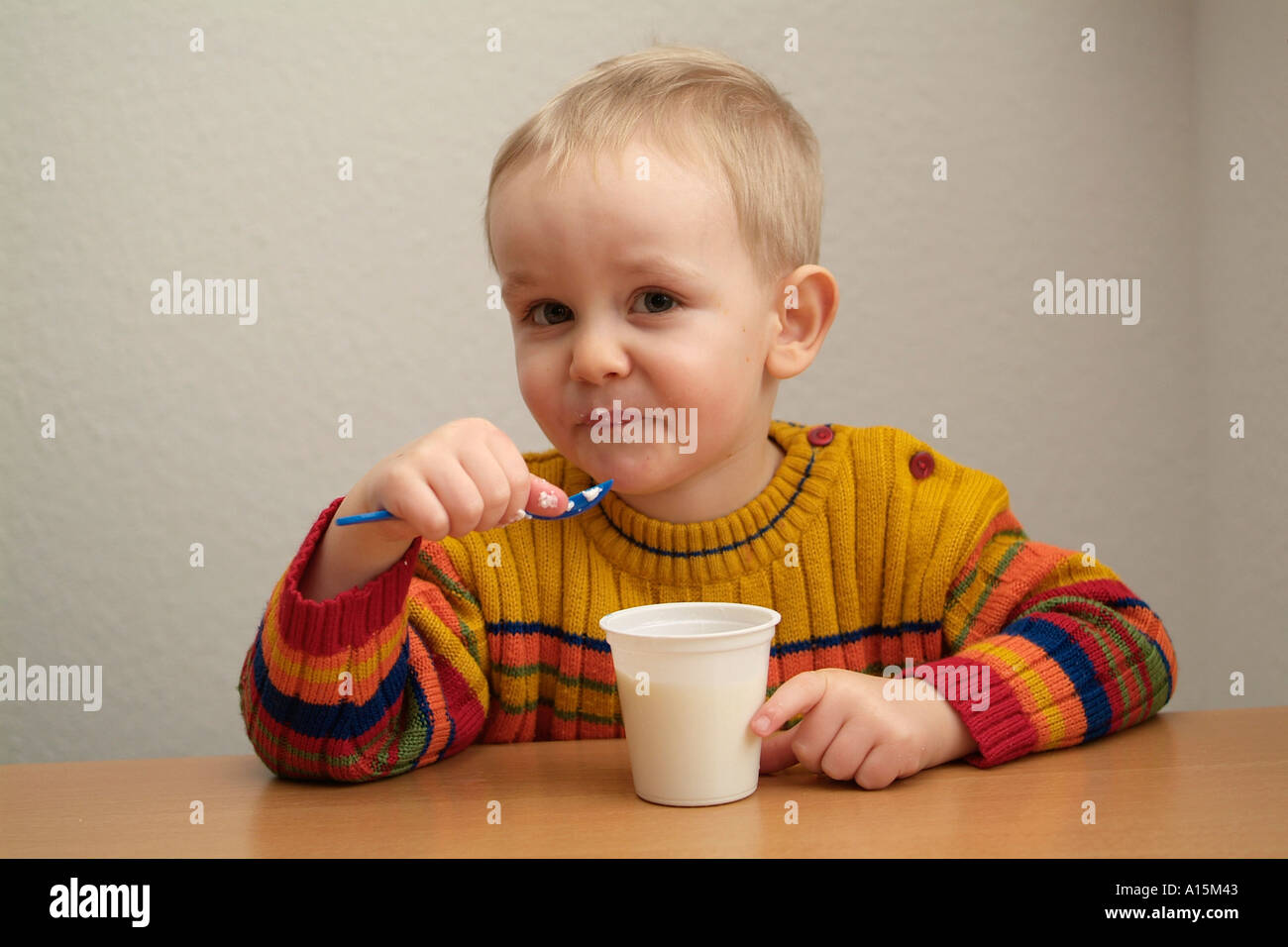 child eats yogurt Stock Photo - Alamy