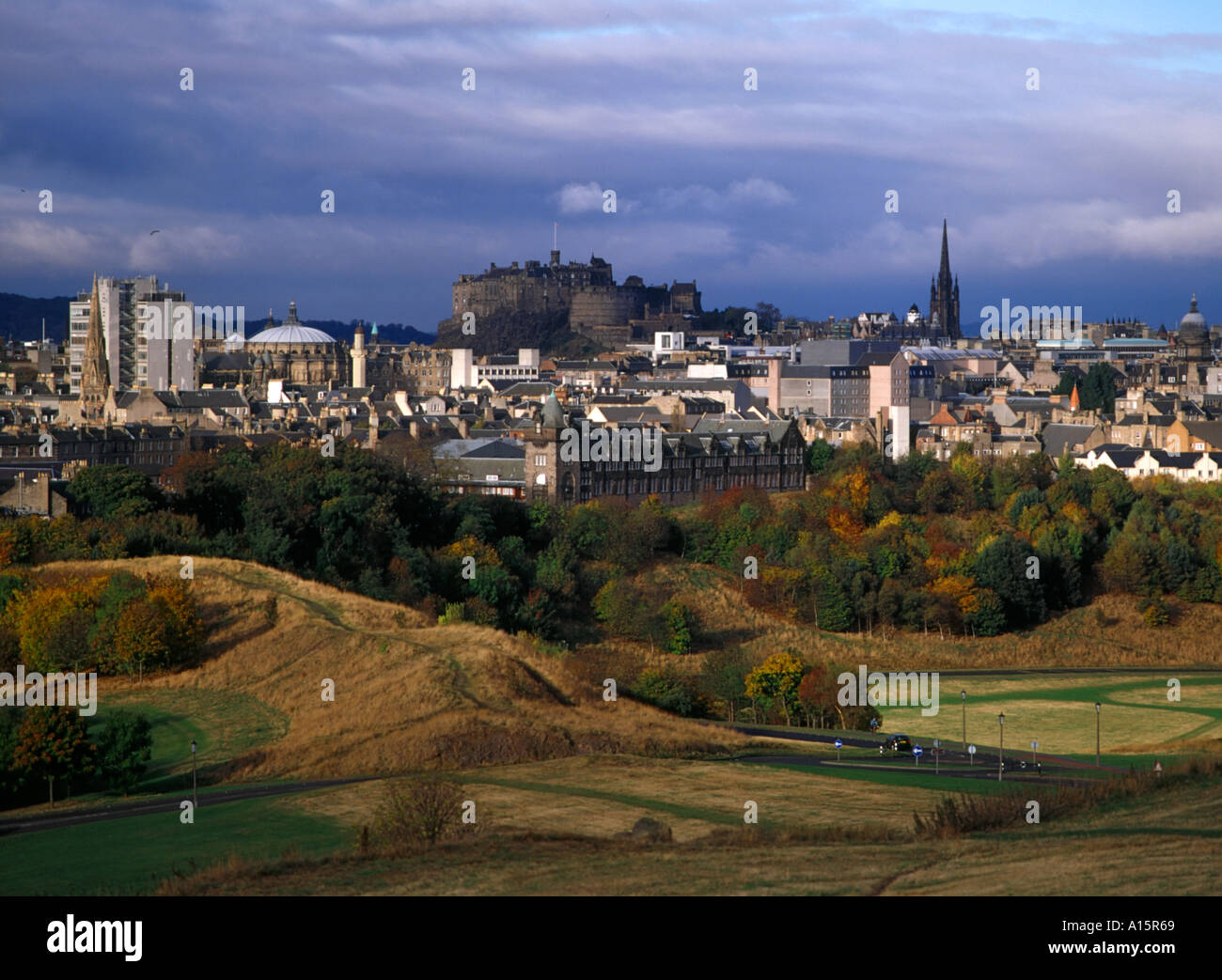dh HOLYROOD PARK EDINBURGH Scottish Castle city skyline urban park cityscape scotland Stock Photo
