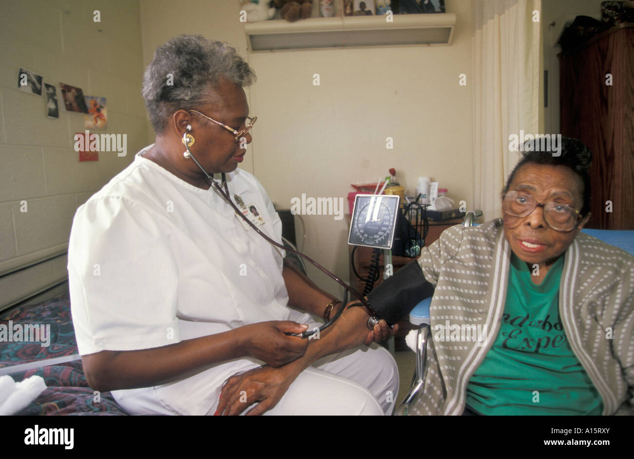 Hospice nurse hi-res stock photography and images - Alamy