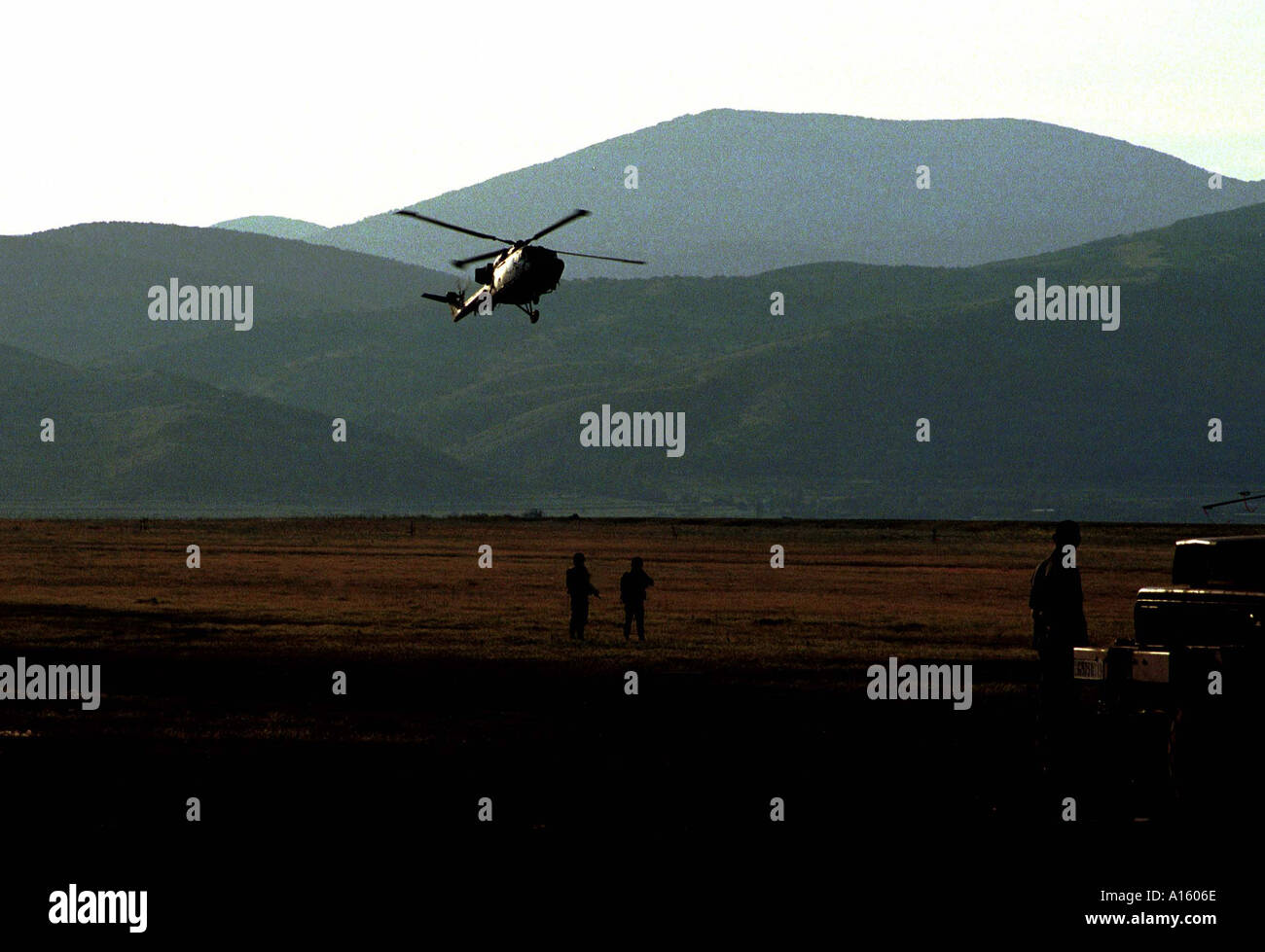A helicopter arrives to take NATO representatives away for a break in the talks between NATO and Yugoslavian representatives Stock Photo