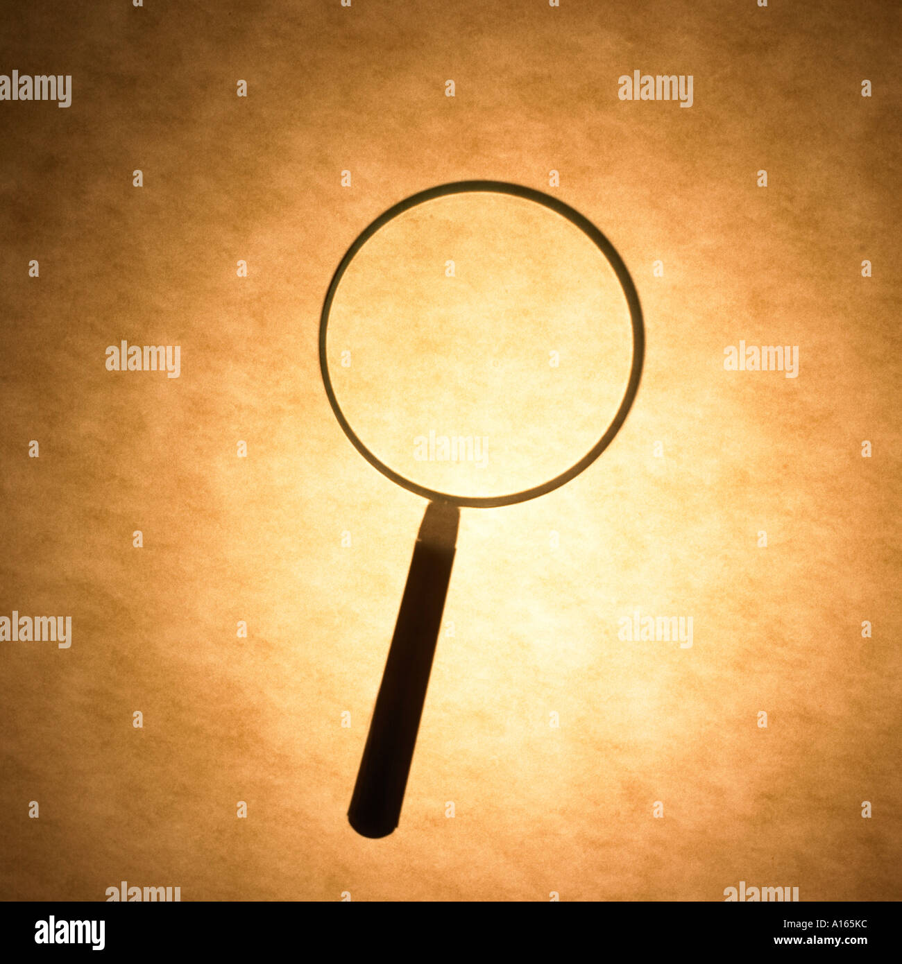 Magnifying glass outline hi-res stock photography and images - Alamy