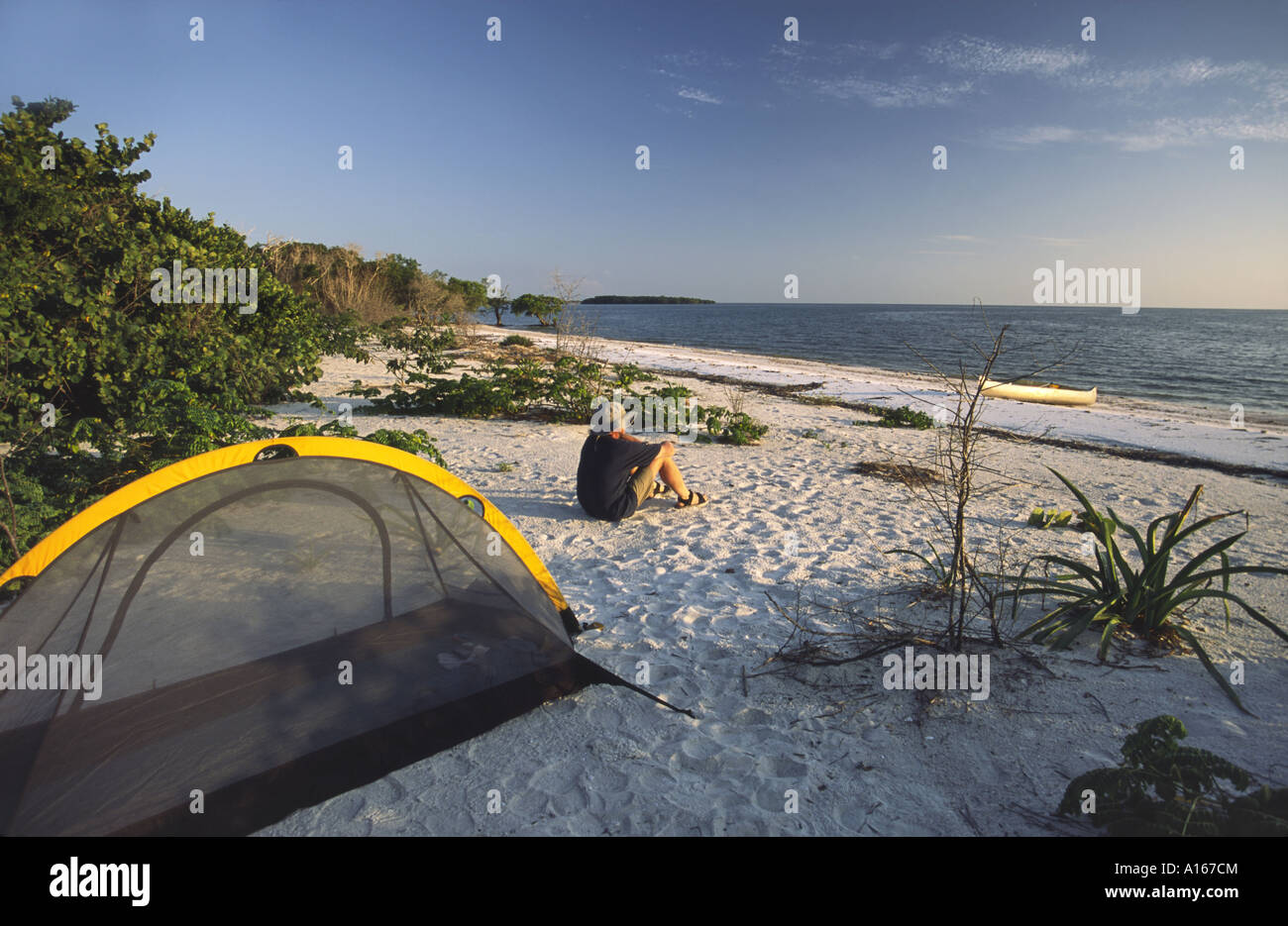 Canoeist camping on beach at Picnic Key in Ten Thousand Islands area in Everglades National Park, Florida, USA Stock Photo