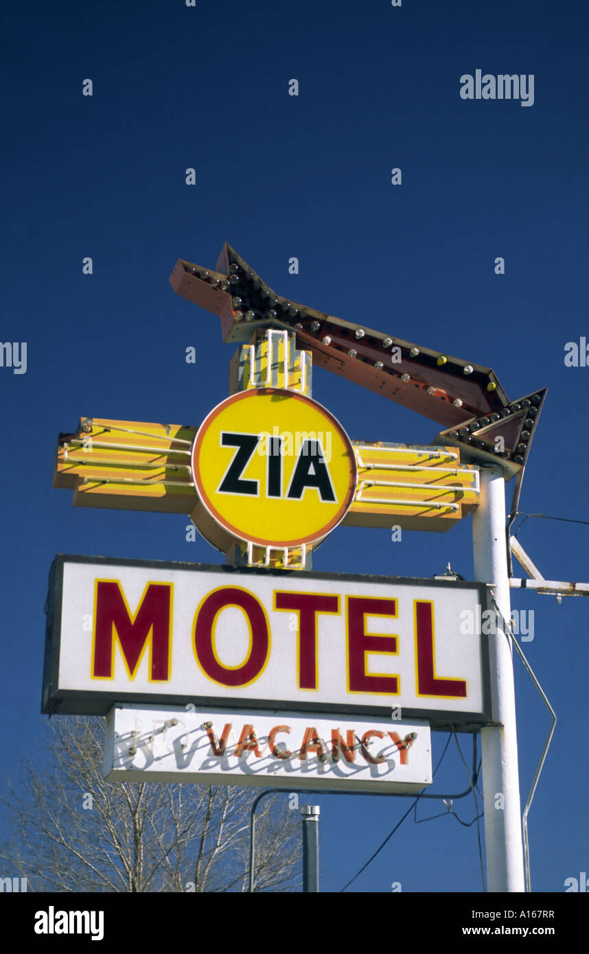 モーテル　サインあり　USA old-fashioned-motel-sign.jpg?s