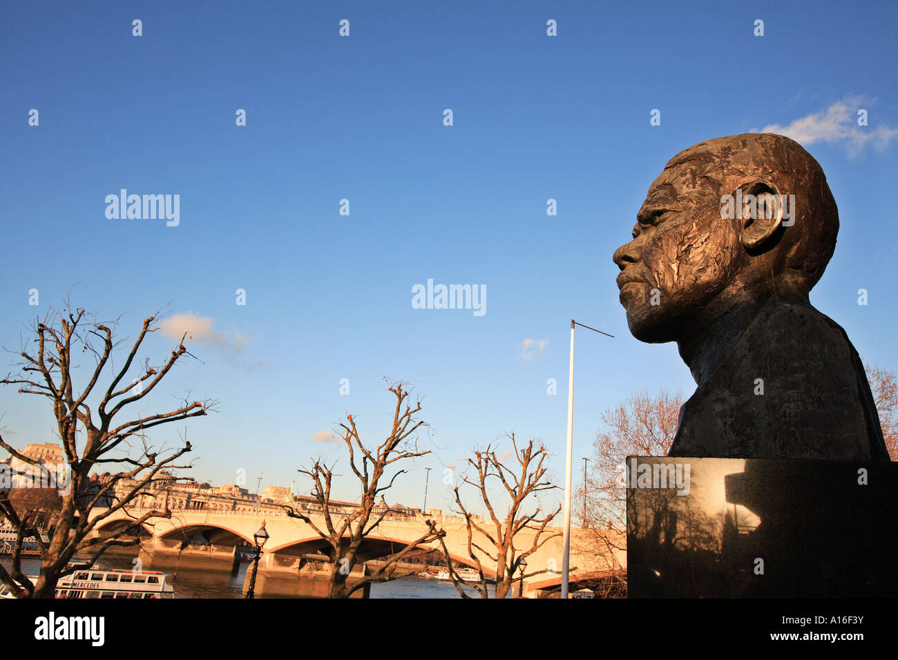 united kingdom central london the south bank a view of waterloo bridge