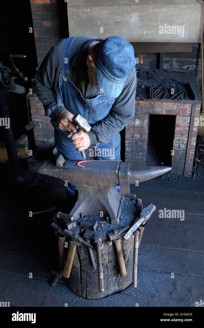 Blacksmith making a horseshoe Stock Photo Alamy