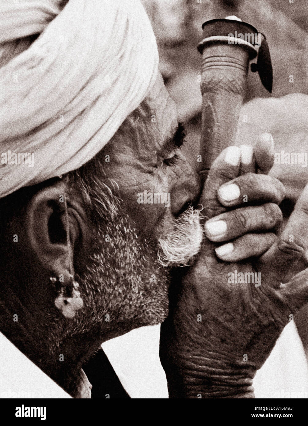 Indian opium hi-res stock photography and images - Page 2