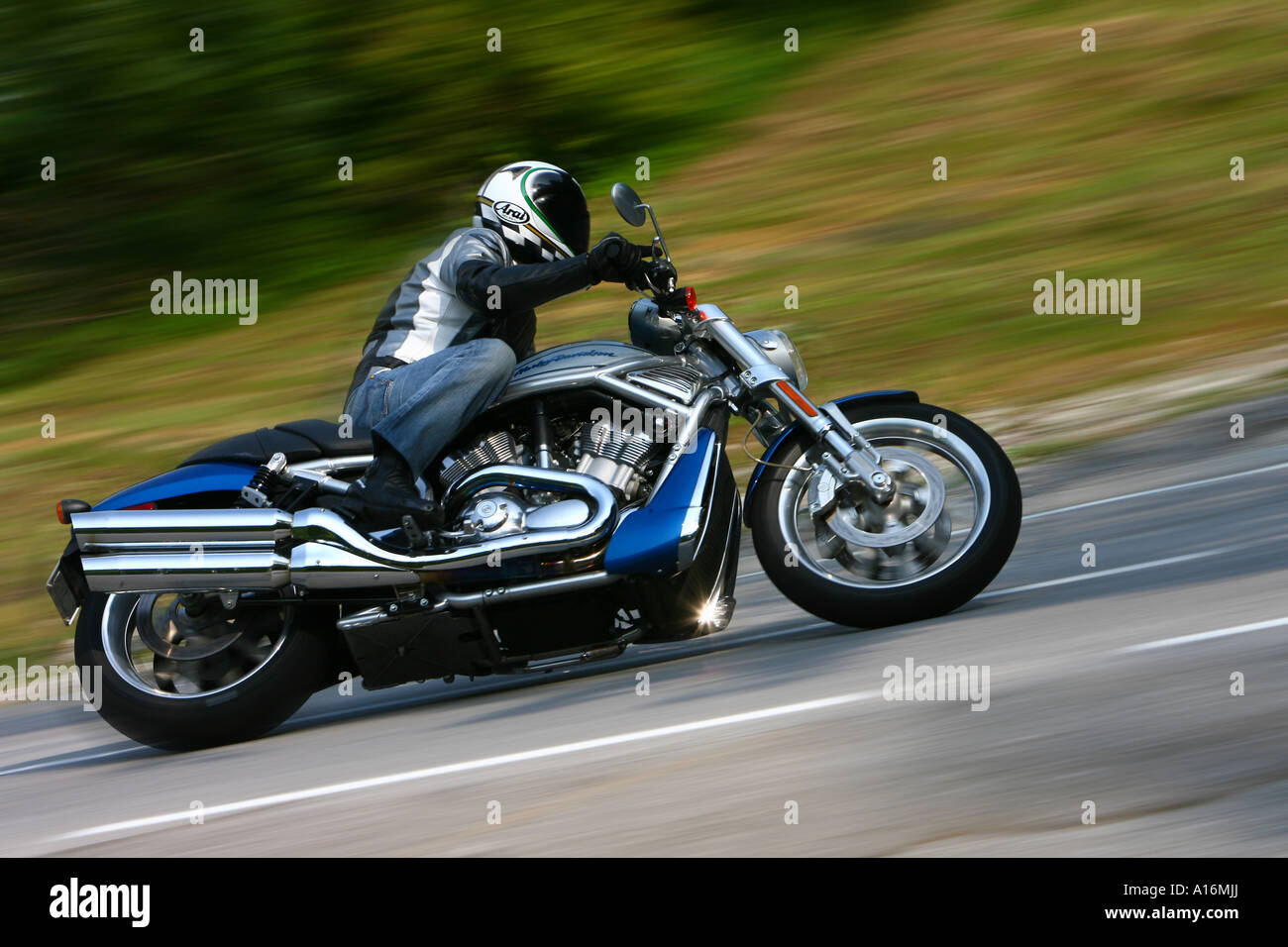 Motorcycle racing car entertainment hi-res stock photography and images ...