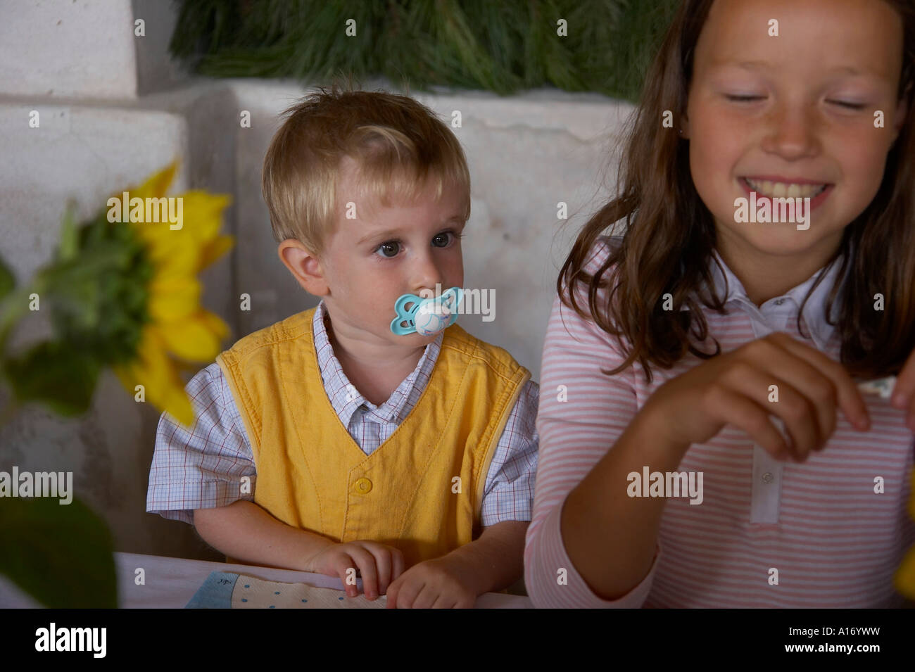 Families with small children hi-res stock photography and images - Alamy