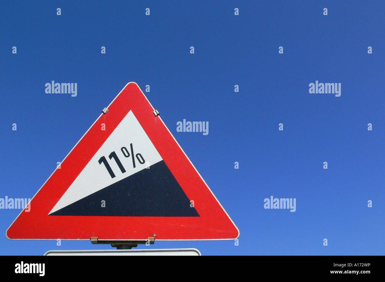 Steep ascent road sign hi-res stock photography and images - Alamy