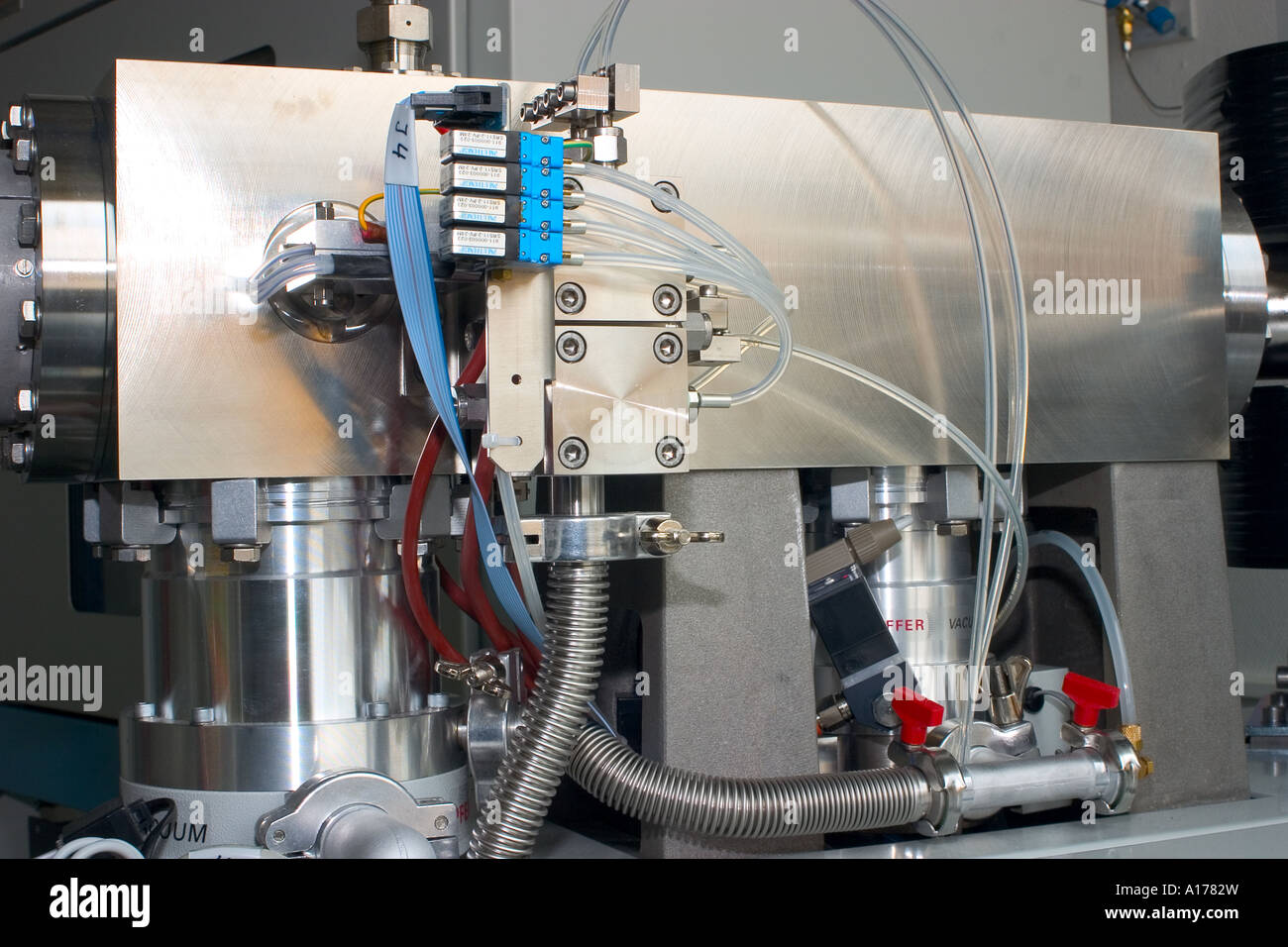 Mass spectrometer hires stock photography and images Alamy