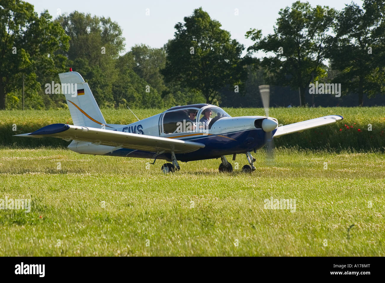 Two seater airplane hi-res stock photography and images - Alamy