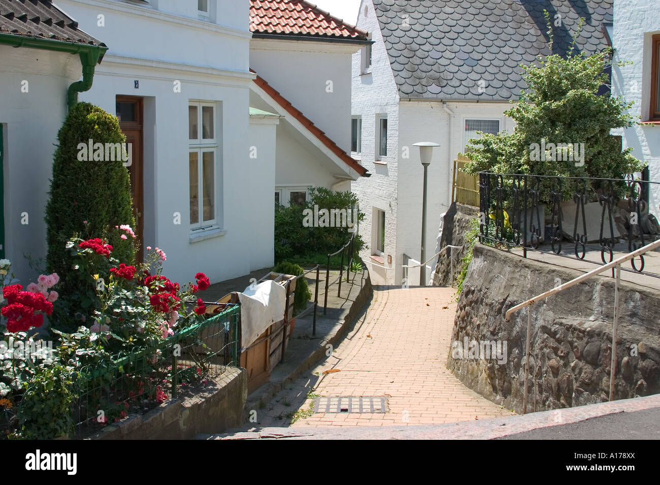 Narrow hallways hi-res stock photography and images - Alamy