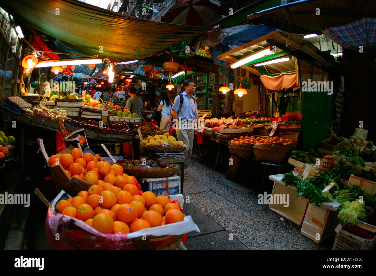 A fresh food market in Hong Kong Stock Photo - Alamy