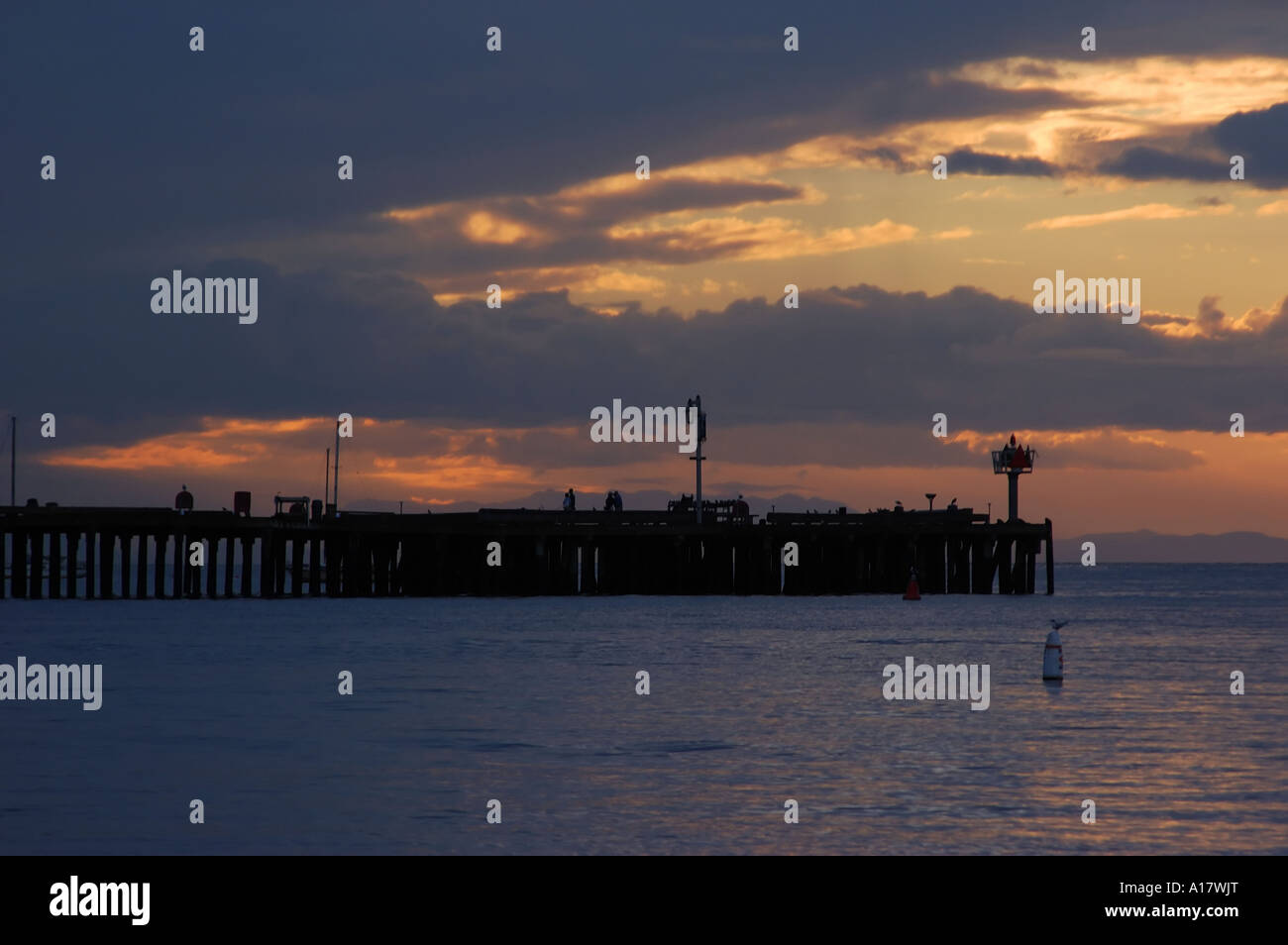 Stearns wharf silhouette hi-res stock photography and images - Alamy