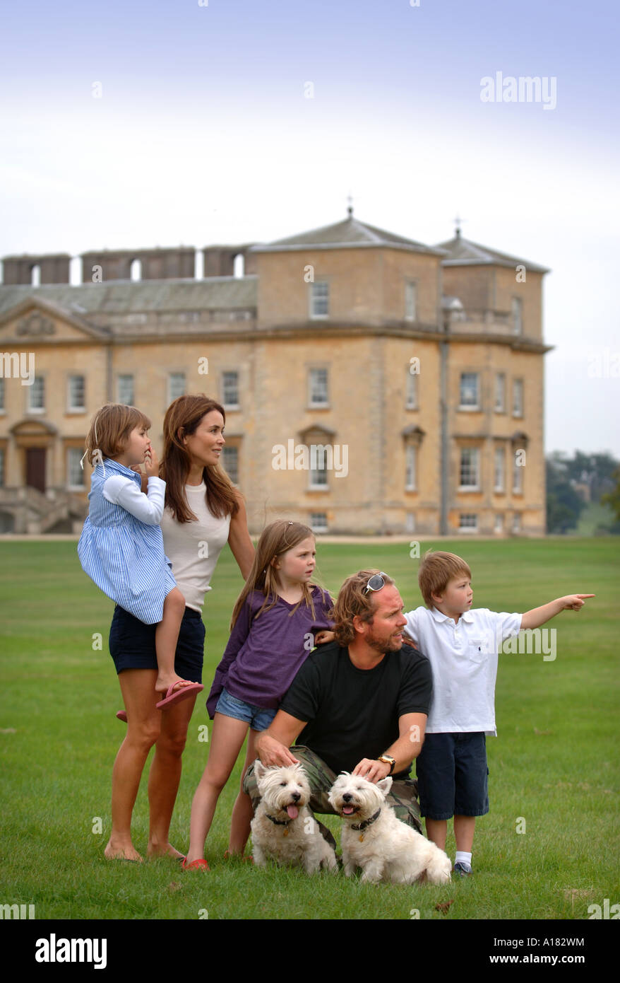 A FAMILY GROUP ON A COUNTRY ESTATE UK Stock Photo