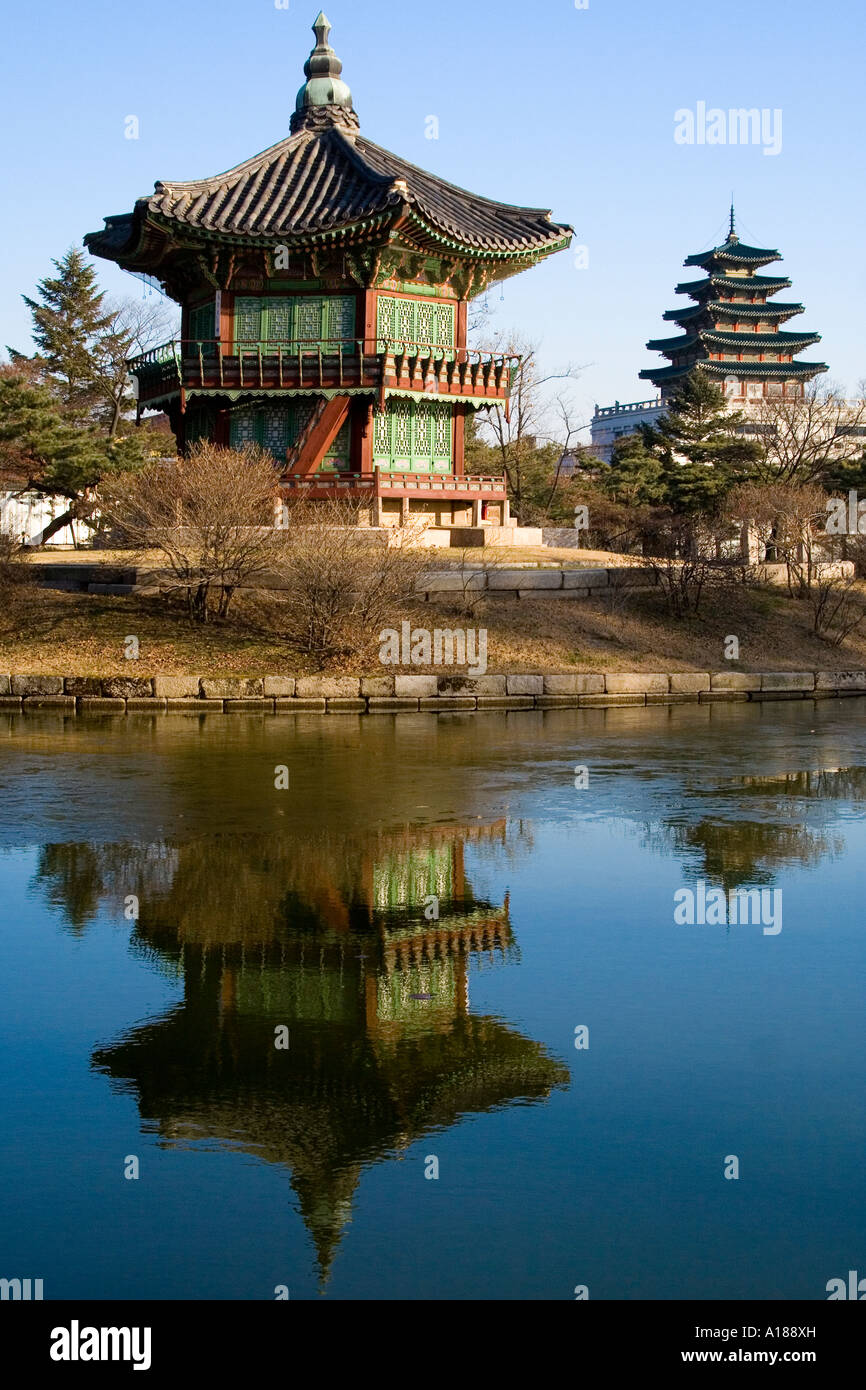 Hwangwonjeong (Hyangwonjeong), Island Temple Pavilion, Gyeongbokgung Palace, Seoul, Korea Stock Photo
