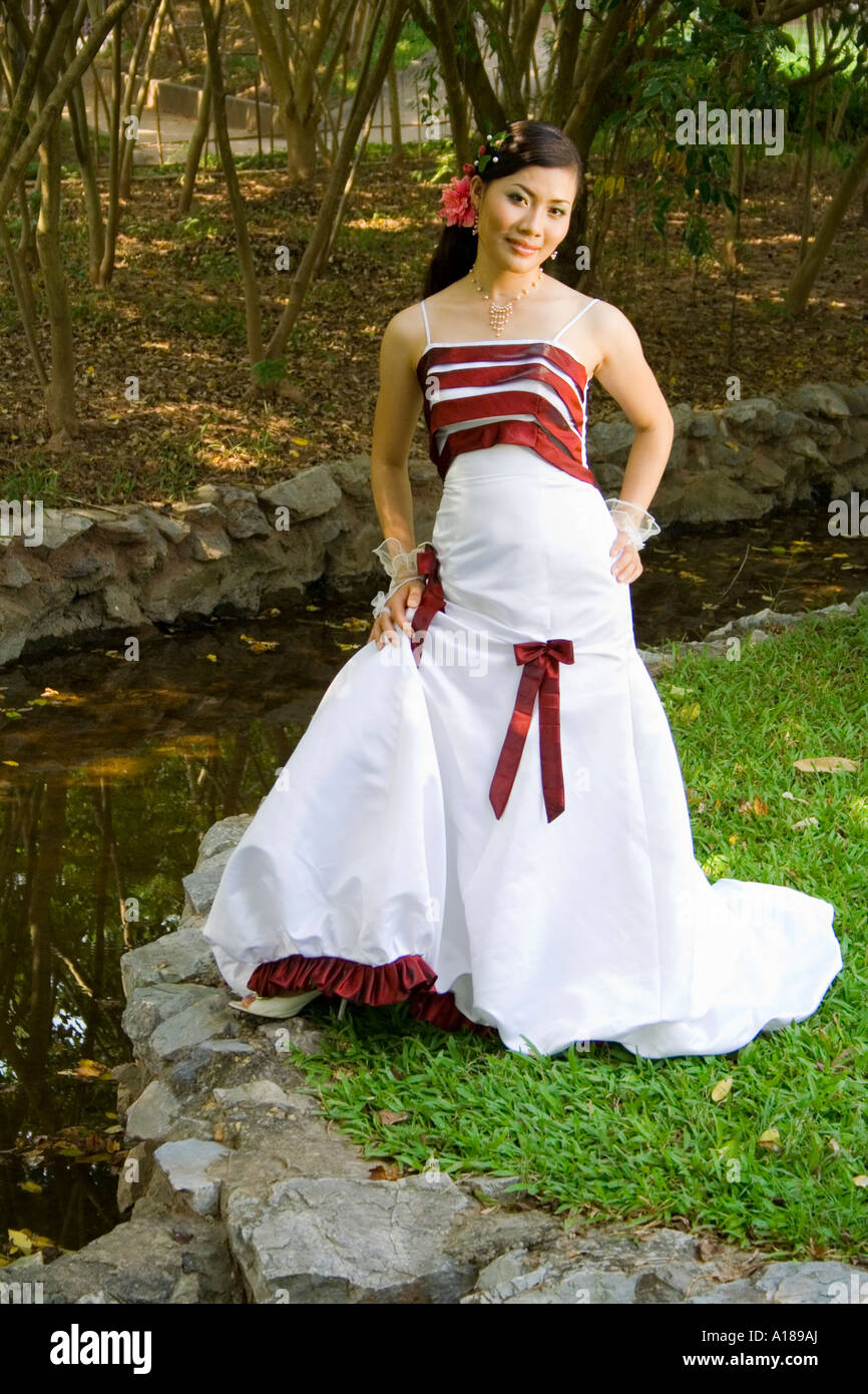 Vietnam wedding dress hi-res stock photography and images - Alamy Vietnam wedding dress hi-res stock photography and images - Alamy