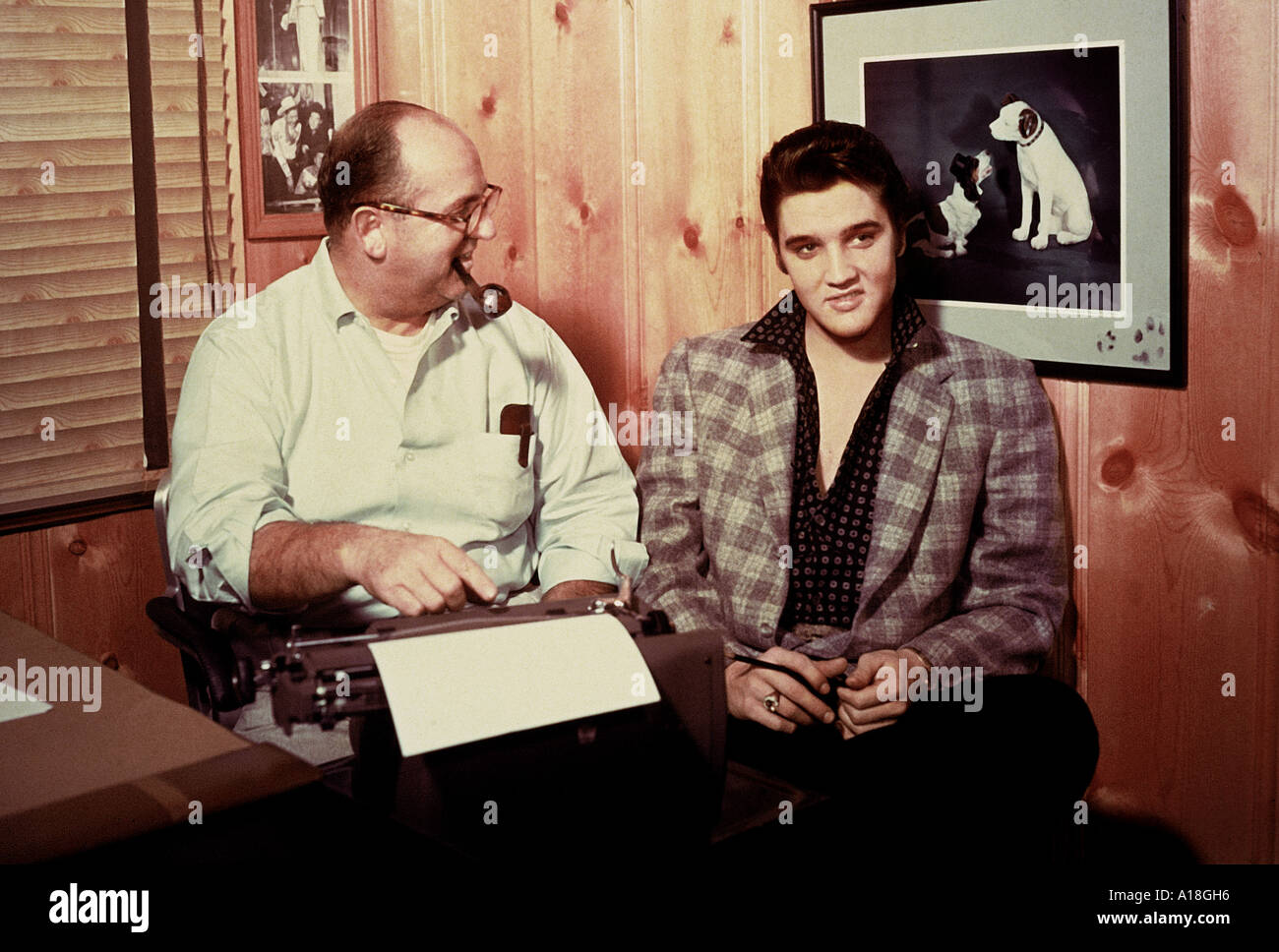 ELVIS PRESLEY with Colonel Tom Parker Stock Photo
