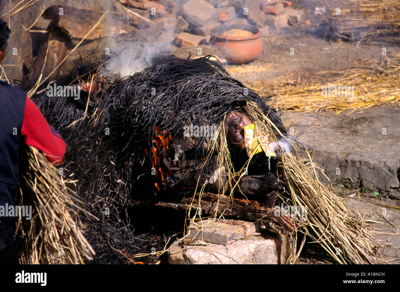 body being cremated at Hanuman Ghat on Hanumante river Stock Photo