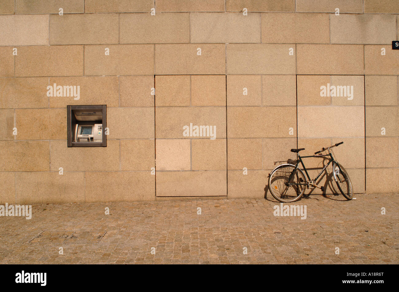 Money left in cash machine hi-res stock photography and images - Alamy