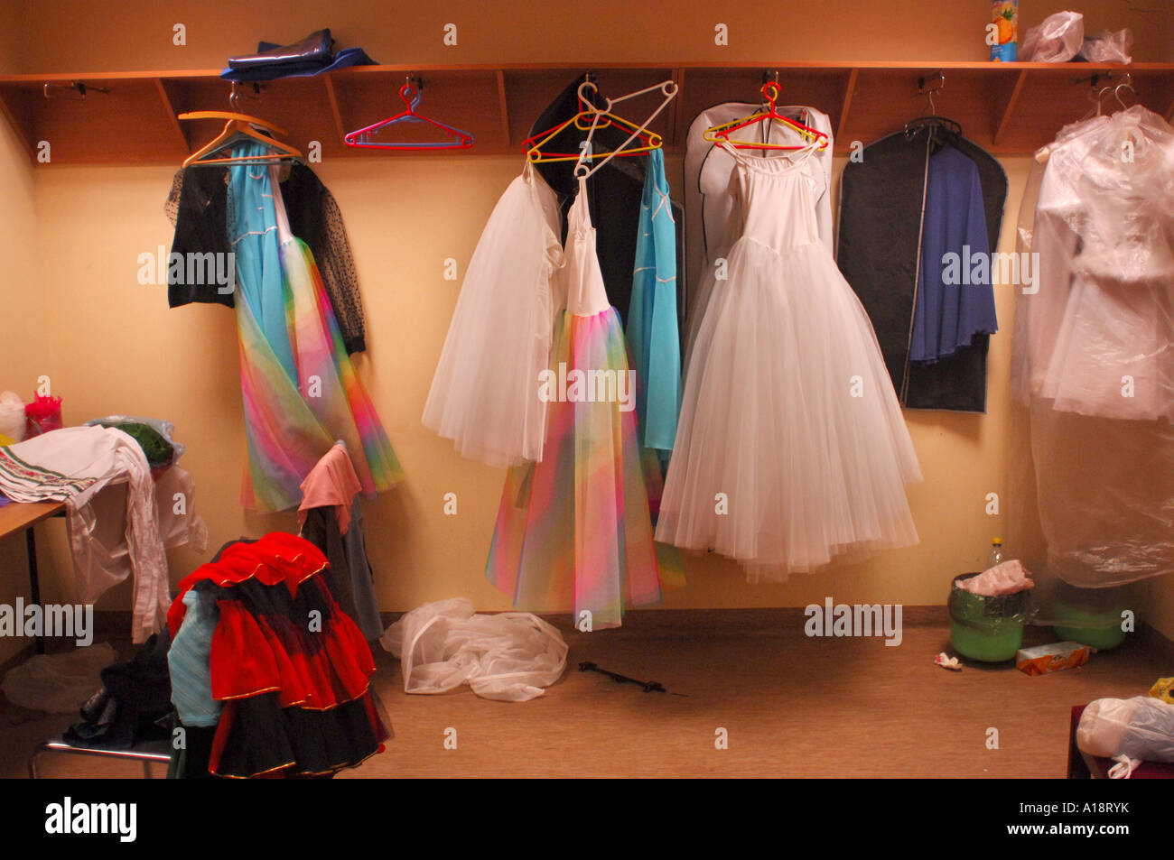 Ballet dancers in changing room hi-res stock photography and images - Alamy