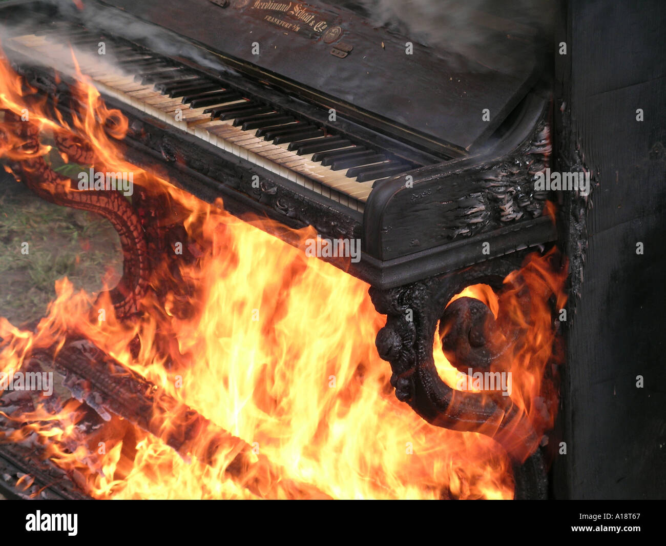 A burning Piano aflame A freind of mine who is a piano builder gets Pianos  taht are beyond repair the fire disposes of them Stock Photo - Alamy