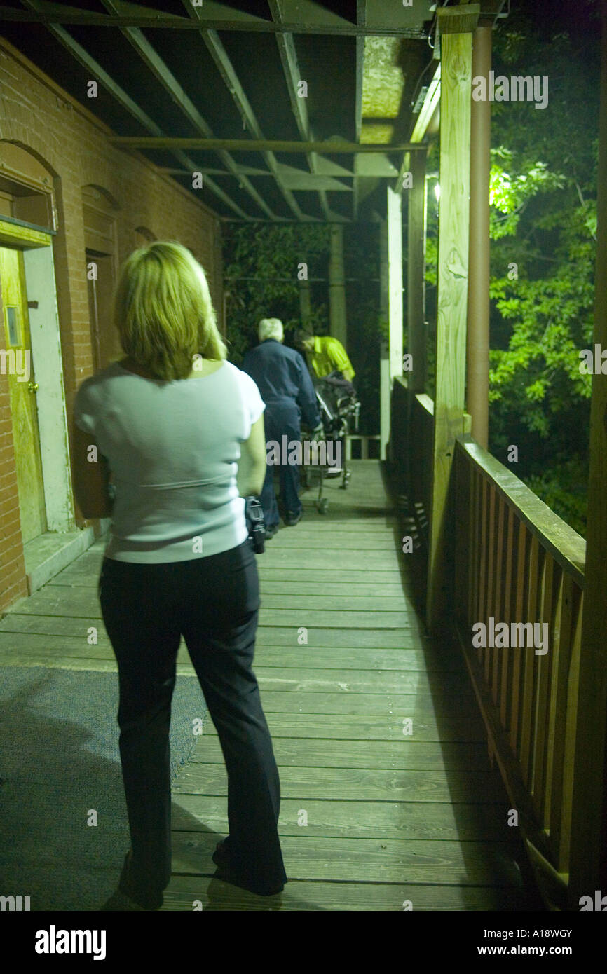 Female homicide detective at the scene of a body being discovered inside an apartment Stock Photo