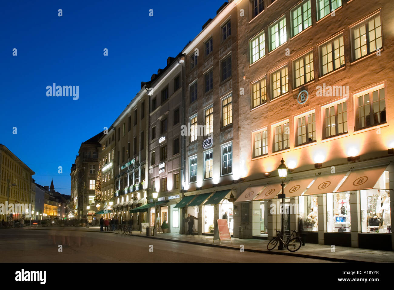 Opening of the Louis Vuitton store in the Residenzstrasse. Customers admire  bags Stock Photo - Alamy