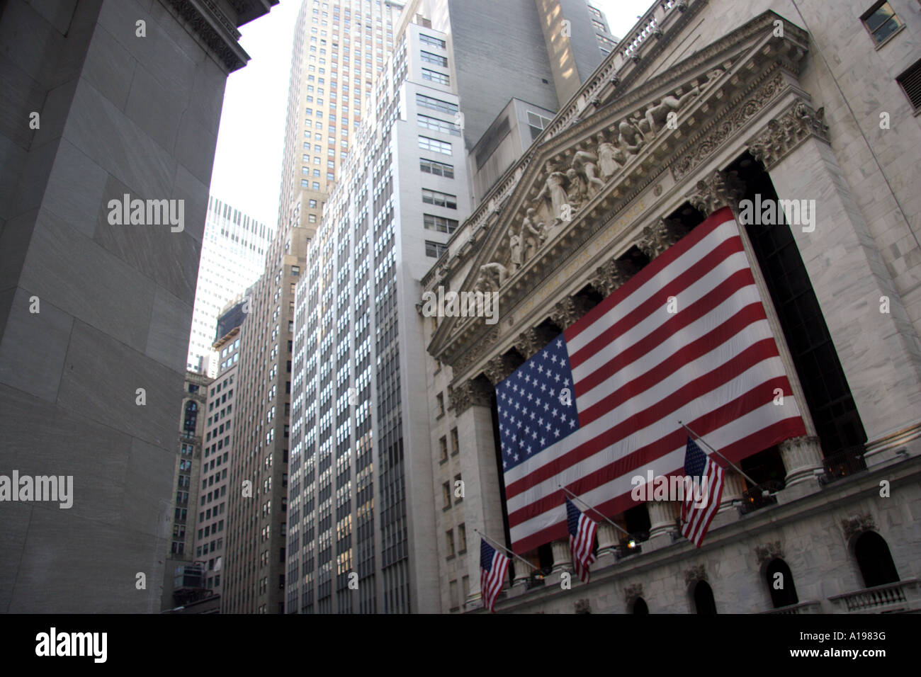 Large new york building wall hi-res stock photography and images - Alamy