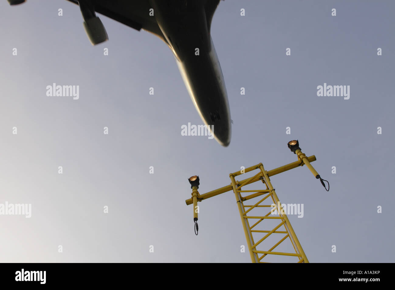 Airport plane arrival inbound hi-res stock photography and images - Alamy
