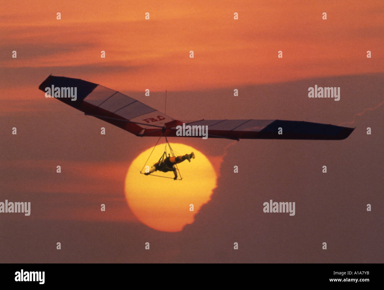 Hang glider and sunset - Drachenflieger vor untergehender Sonne Stock Photo