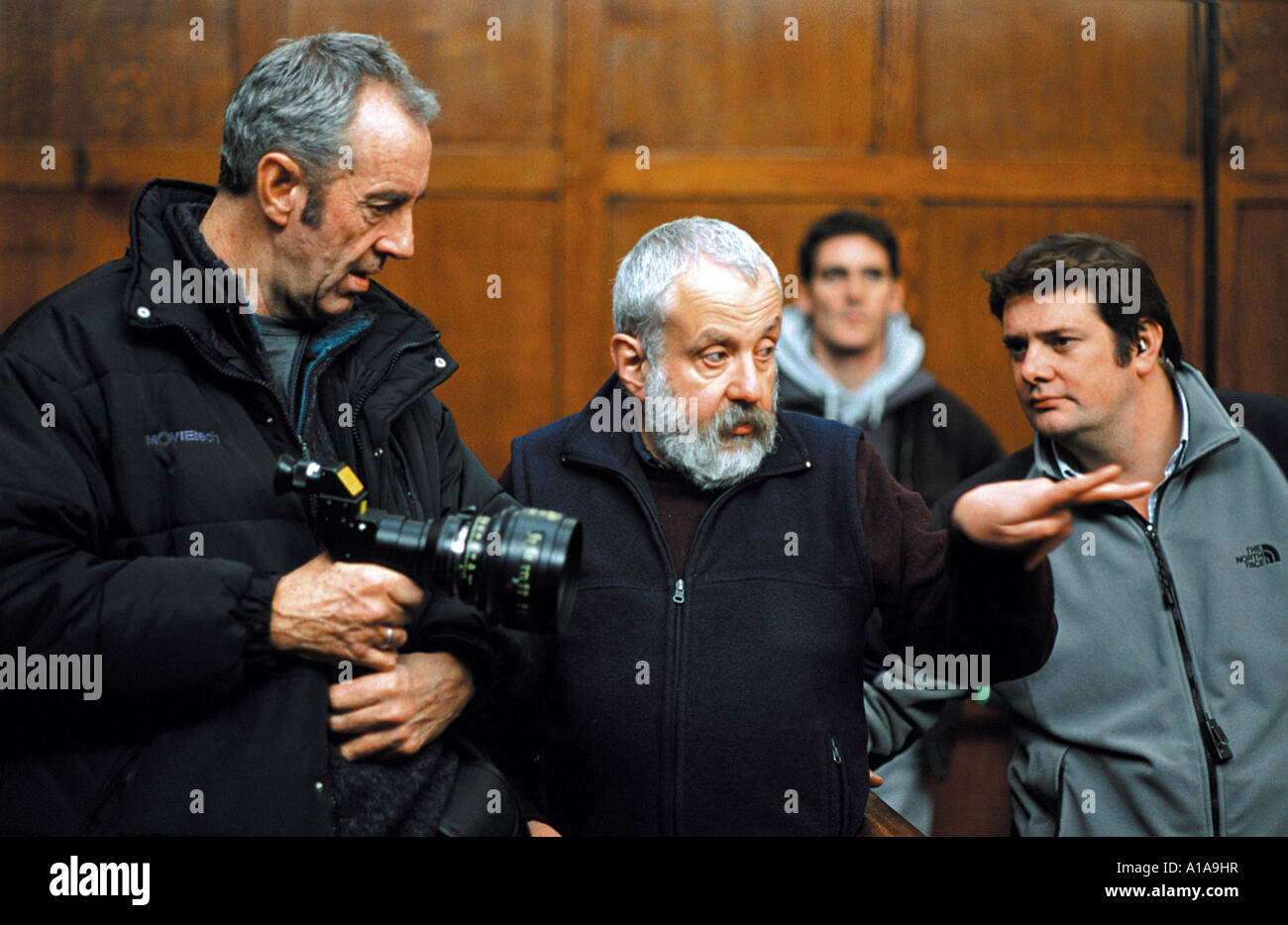 Vera Drake Year 2005 Director Mike Leigh Mike Leigh Shooting picture Stock Photo