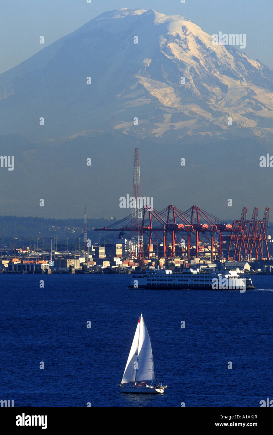Mount rainier seattle ferry hi-res stock photography and images - Alamy